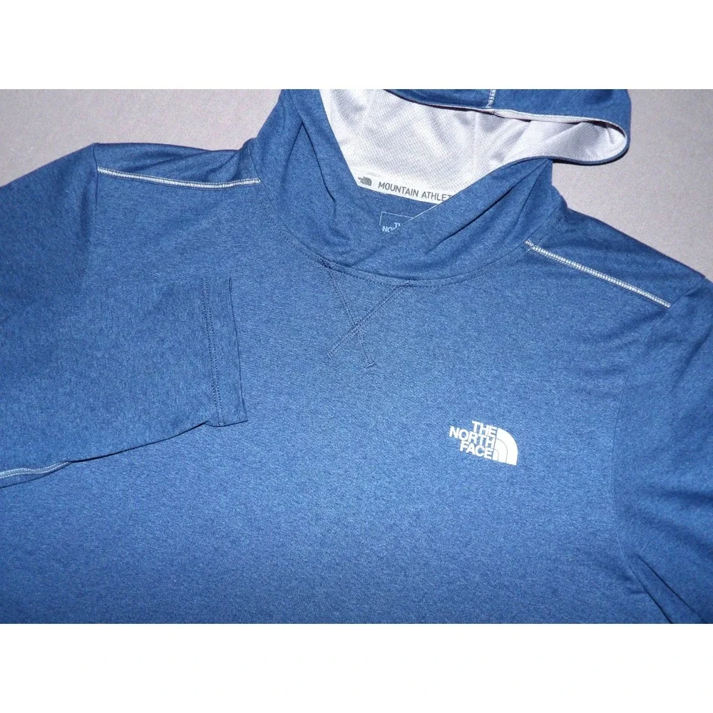 The North Face Flash Dry Long Sleeved Performance Hoodie T-Shirt Men's Medium